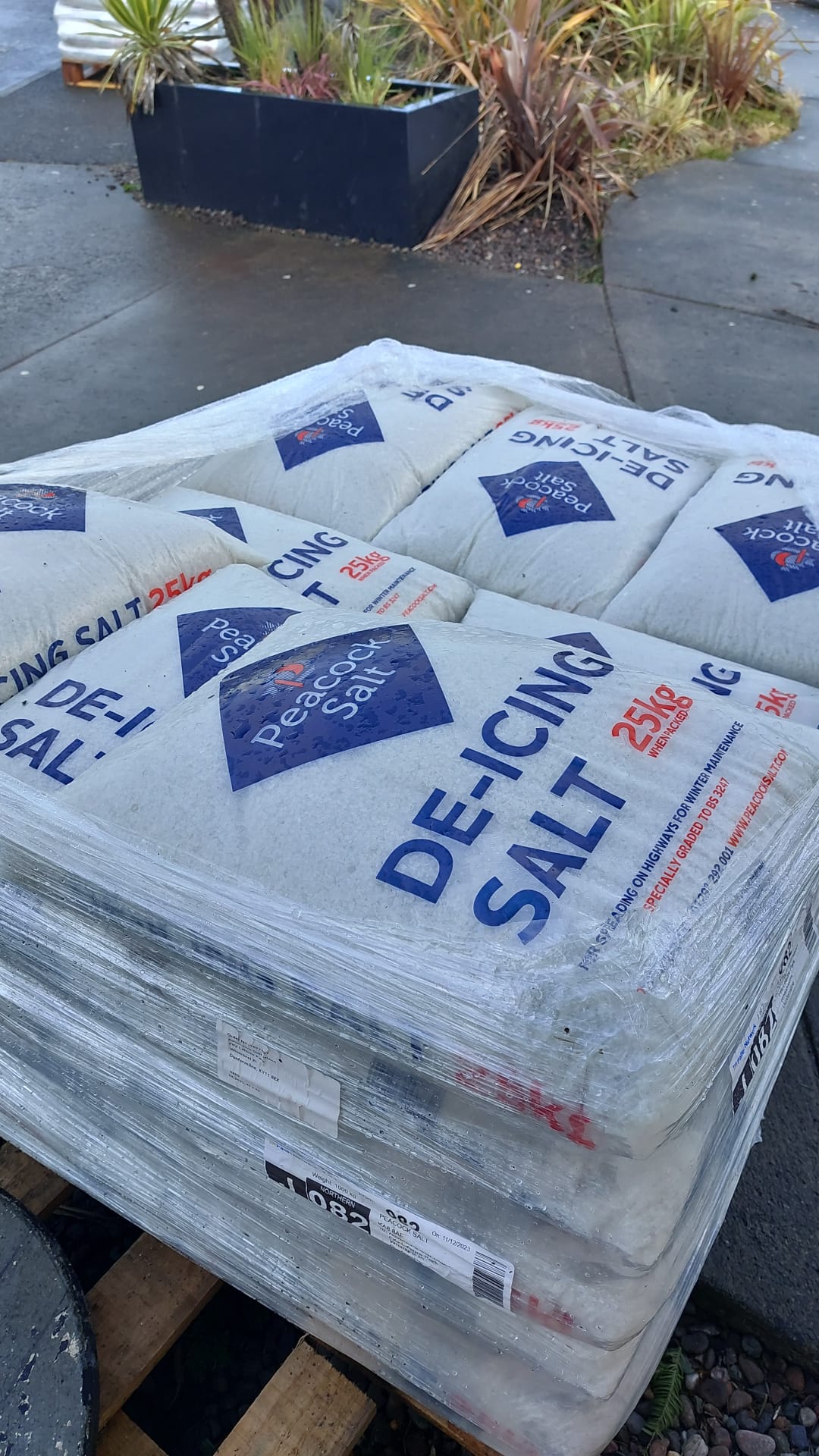 6 x 25kg De-Icing Salt Bags